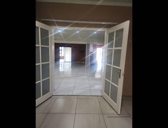 5 BEDROOM PROPERTY TO RENT IN BRAMLEY